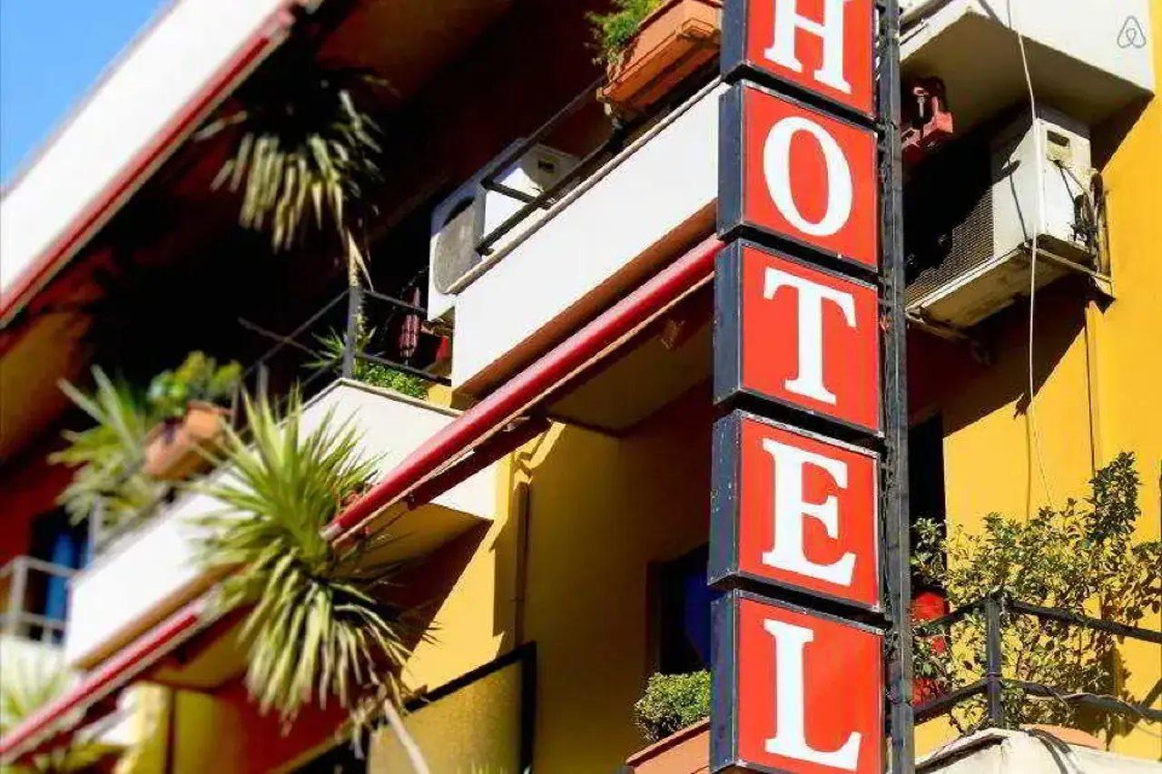 Lugano Hotel Tirana Exterior foto