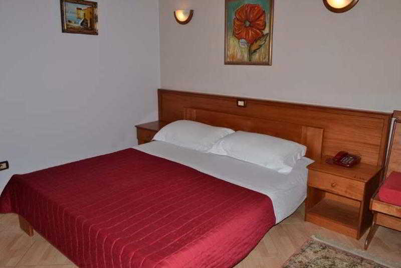 Lugano Hotel Tirana Exterior foto